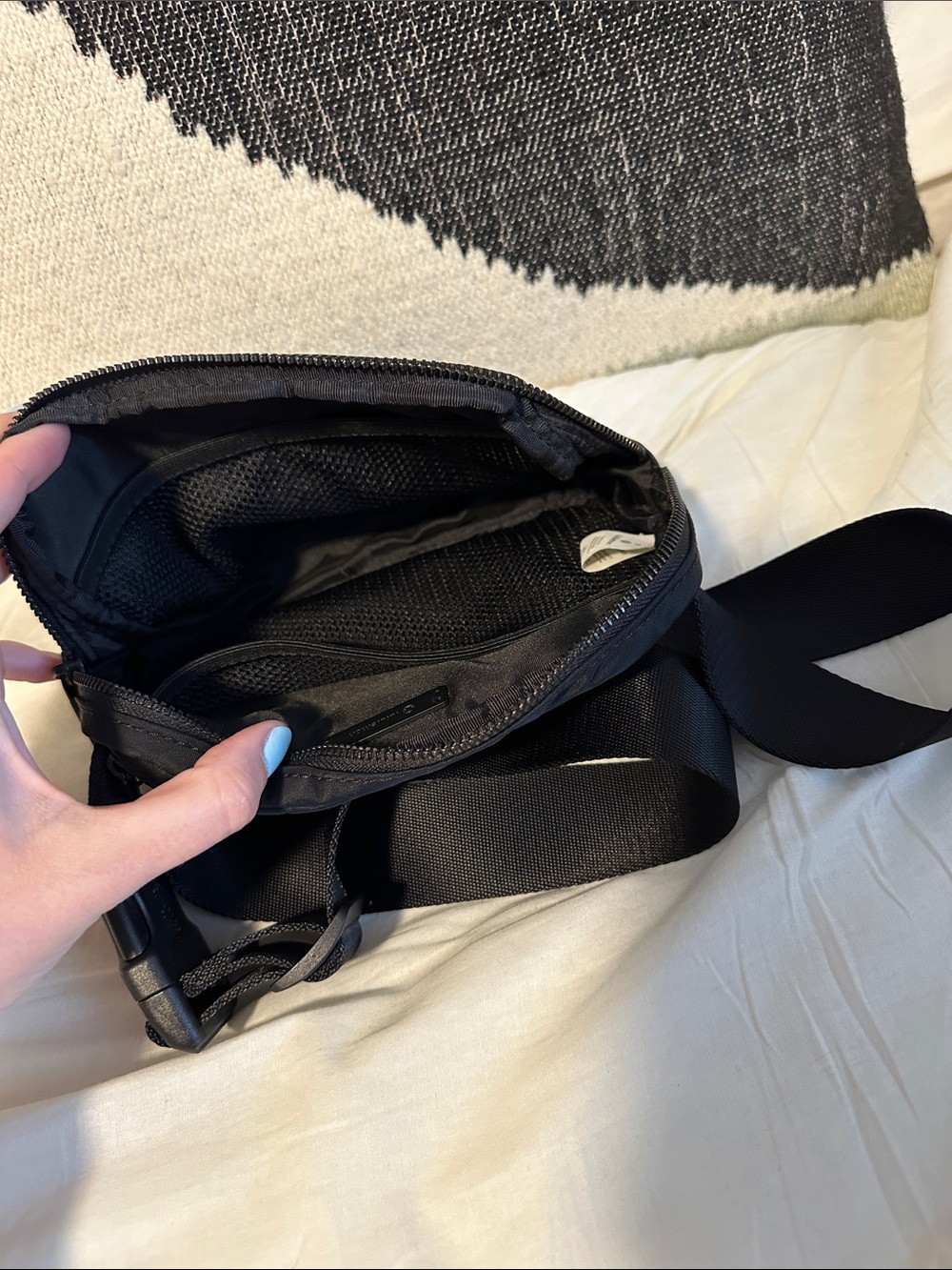 Lululemon Everywhere Belt Bag 1L in Black - Picture 6 of 6